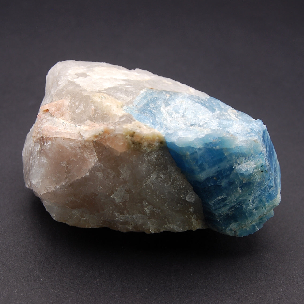 AQUAMARINE ON QUARTZ 405g