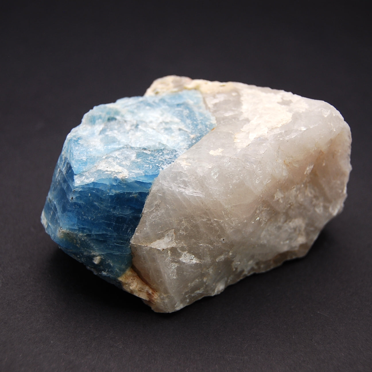 AQUAMARINE ON QUARTZ 405g