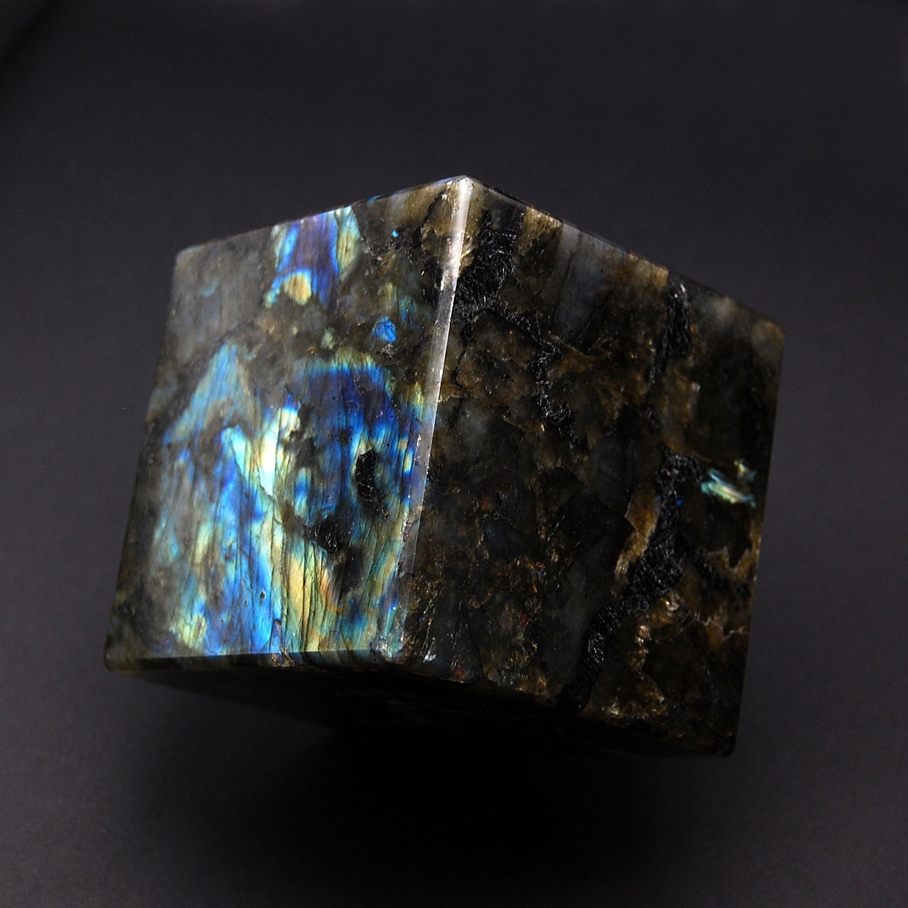 LABRADORITE - Cube 8.5cm