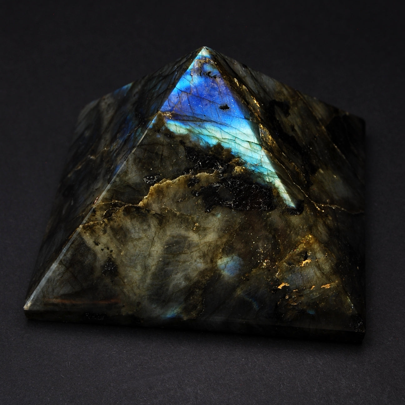 LABRADORITE - Pyramid 9cm