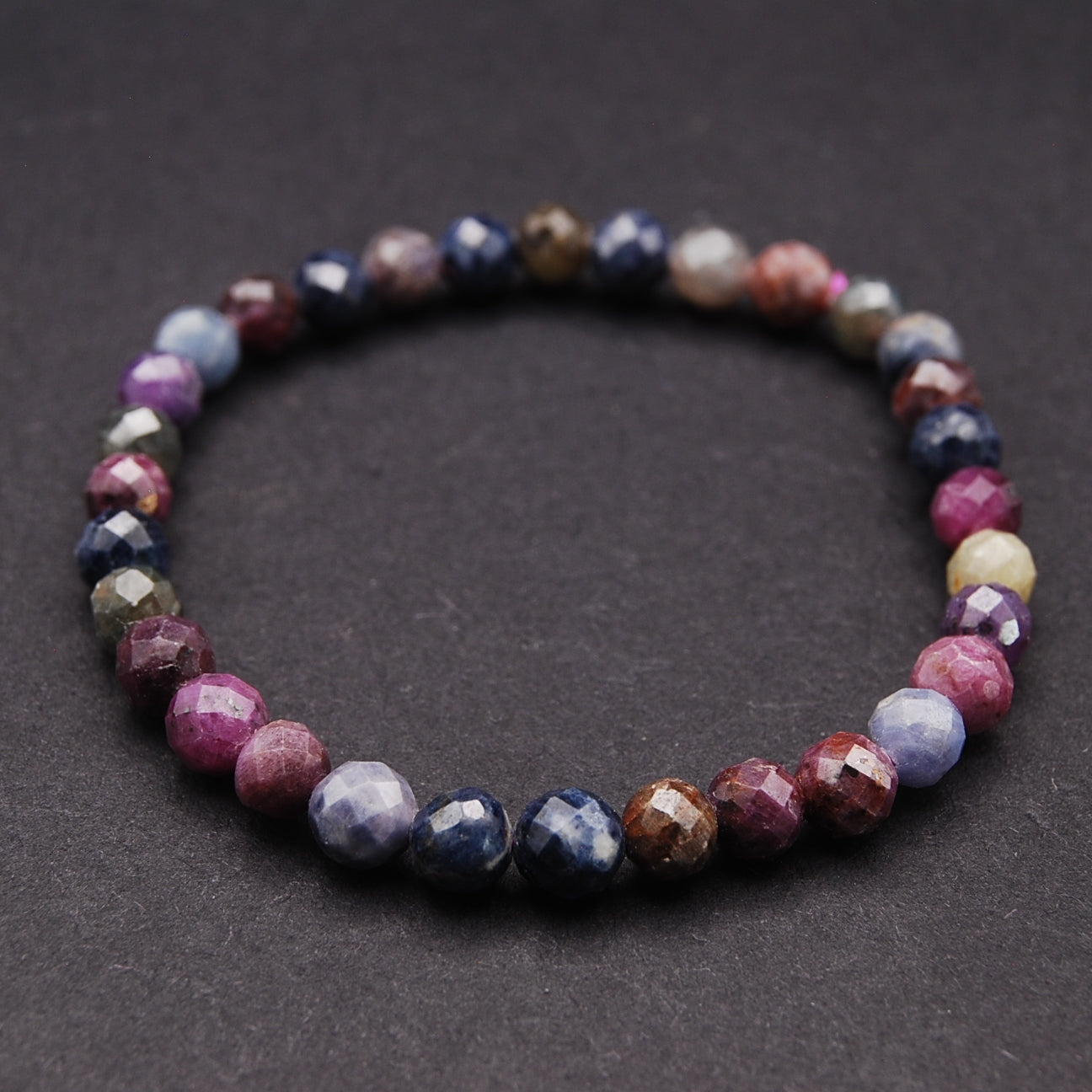 SAPHIR MULTICOLORE FACETTÉ 6MM- CORINDON