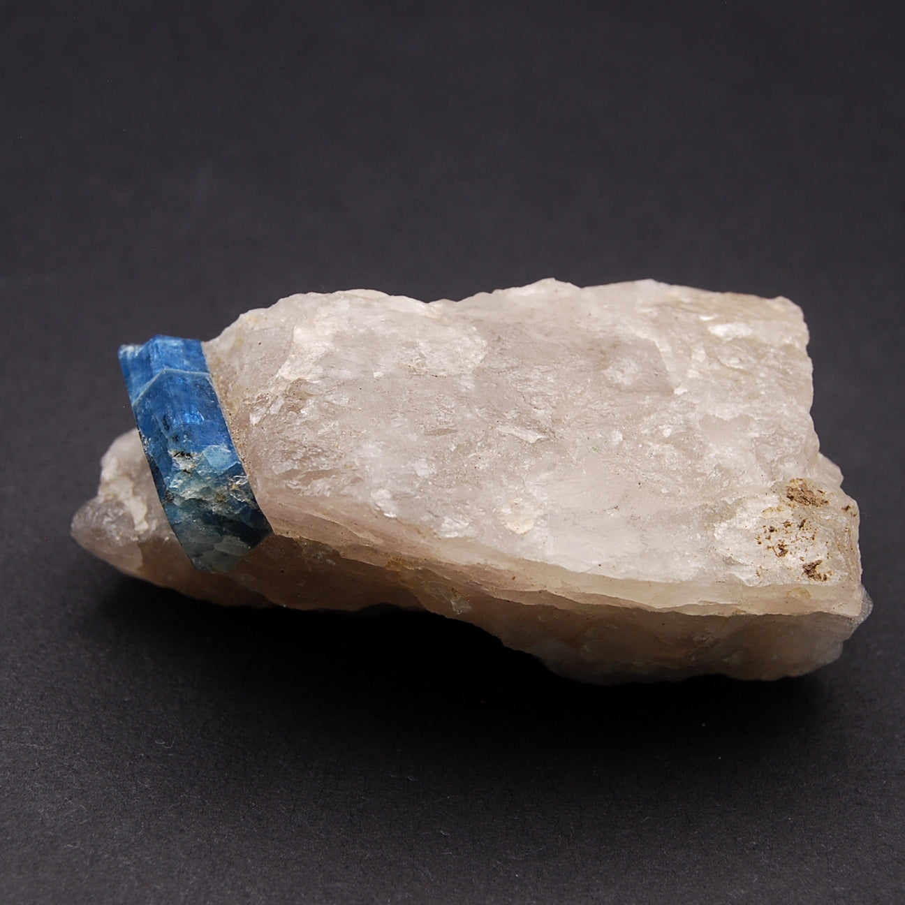 AQUAMARINE ON QUARTZ 127g