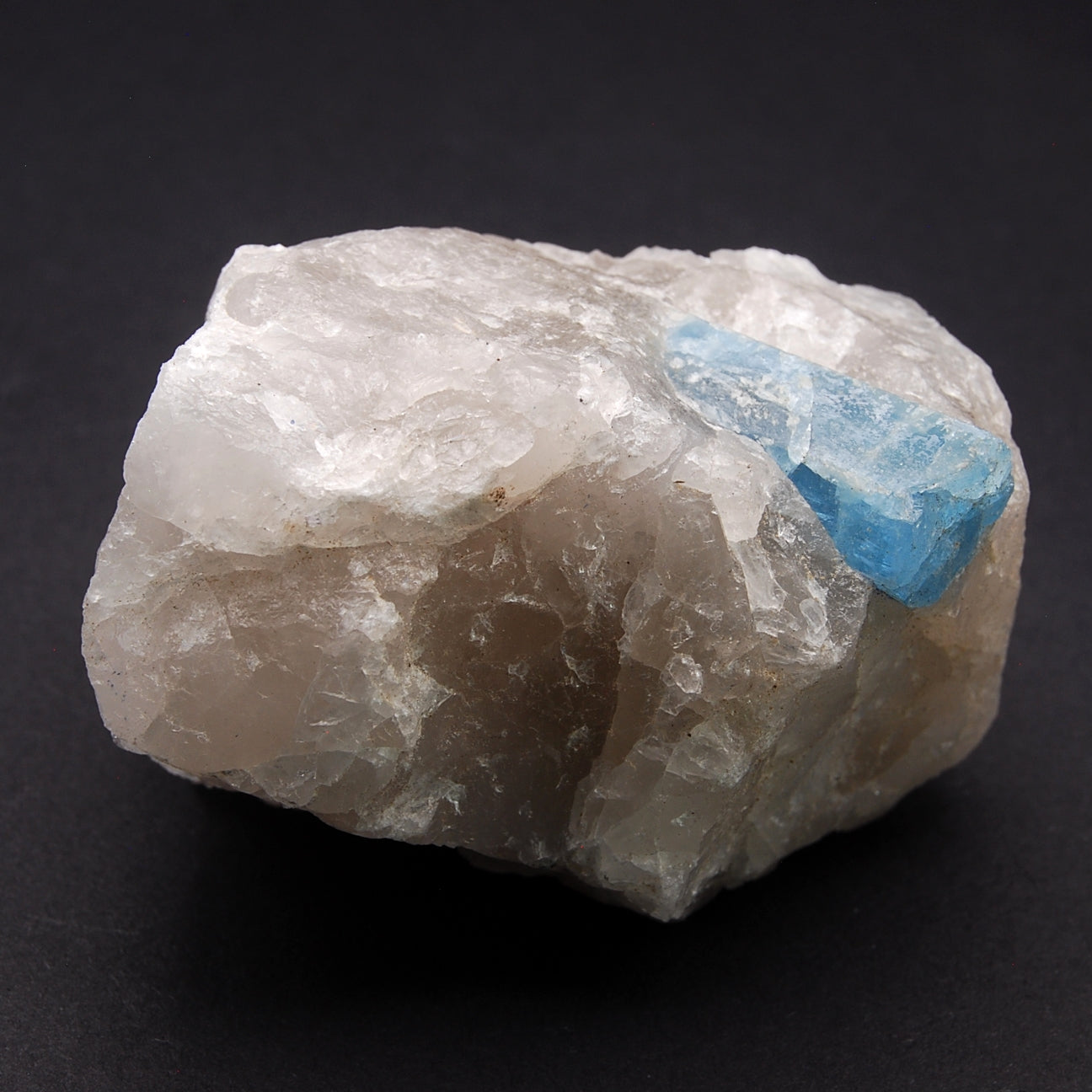 AQUAMARINE ON QUARTZ 317g