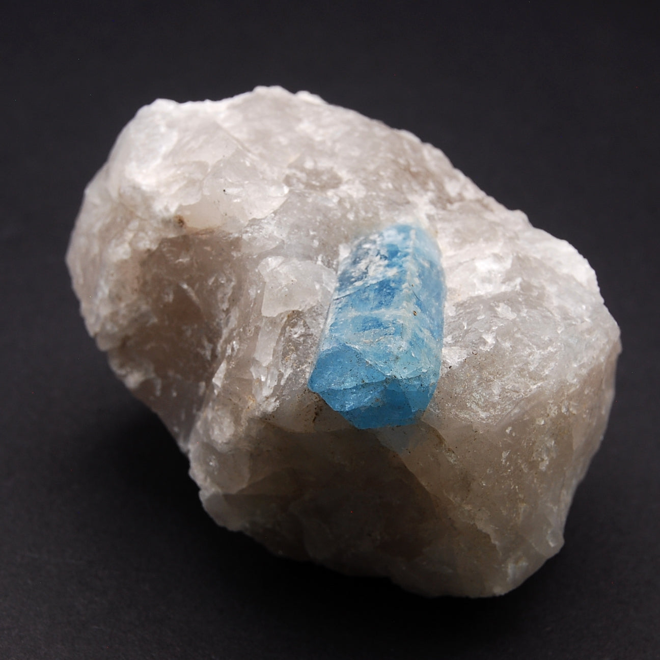 AQUAMARINE ON QUARTZ 317g