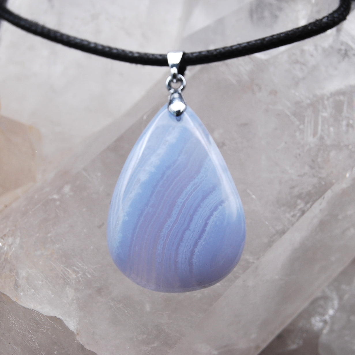 BLUE CHALCEDONY (RIBBED BLUE AGATE)