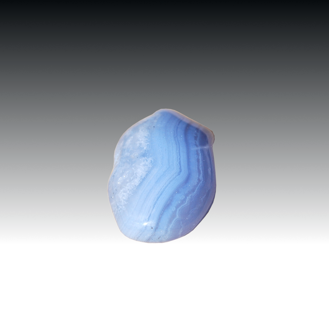 CALCÉDOINE BLEUE (AGATE BLEUE RUBANÉE)